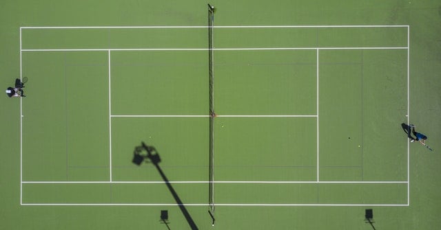 overhead photo of a tennis court